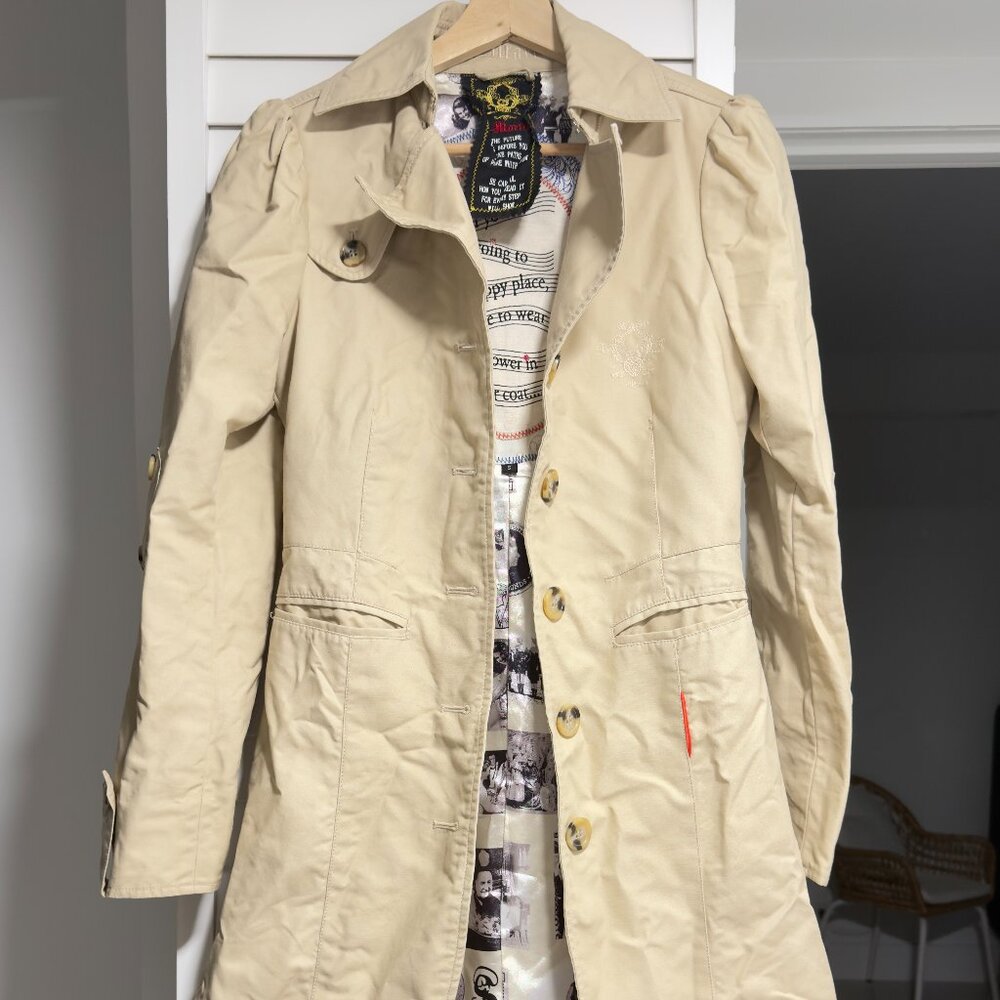 St. Martins Beige Trench Coat with Photo-Print Lining – Size 36